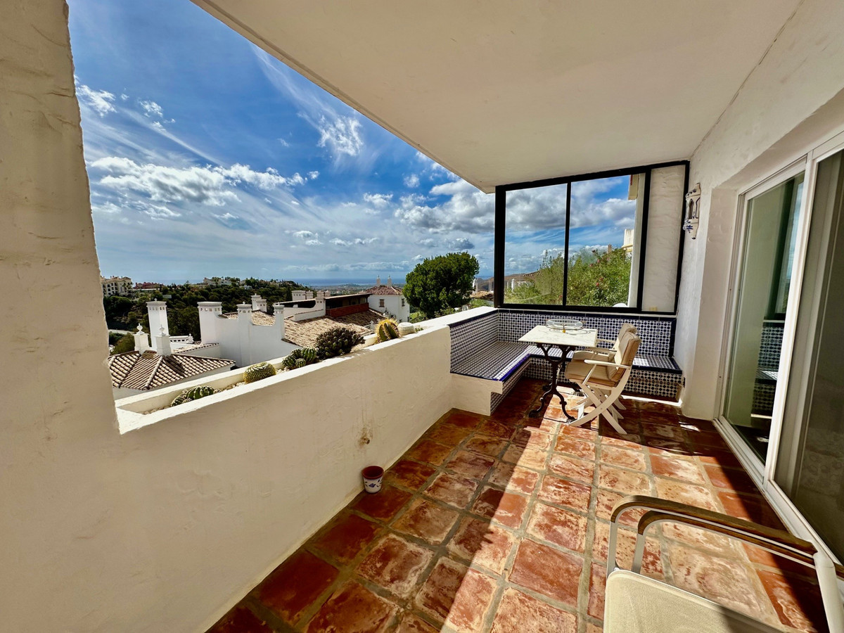 2 Bed Apartment for sale in Benahavís Costa Del Sol, Málaga, Spain