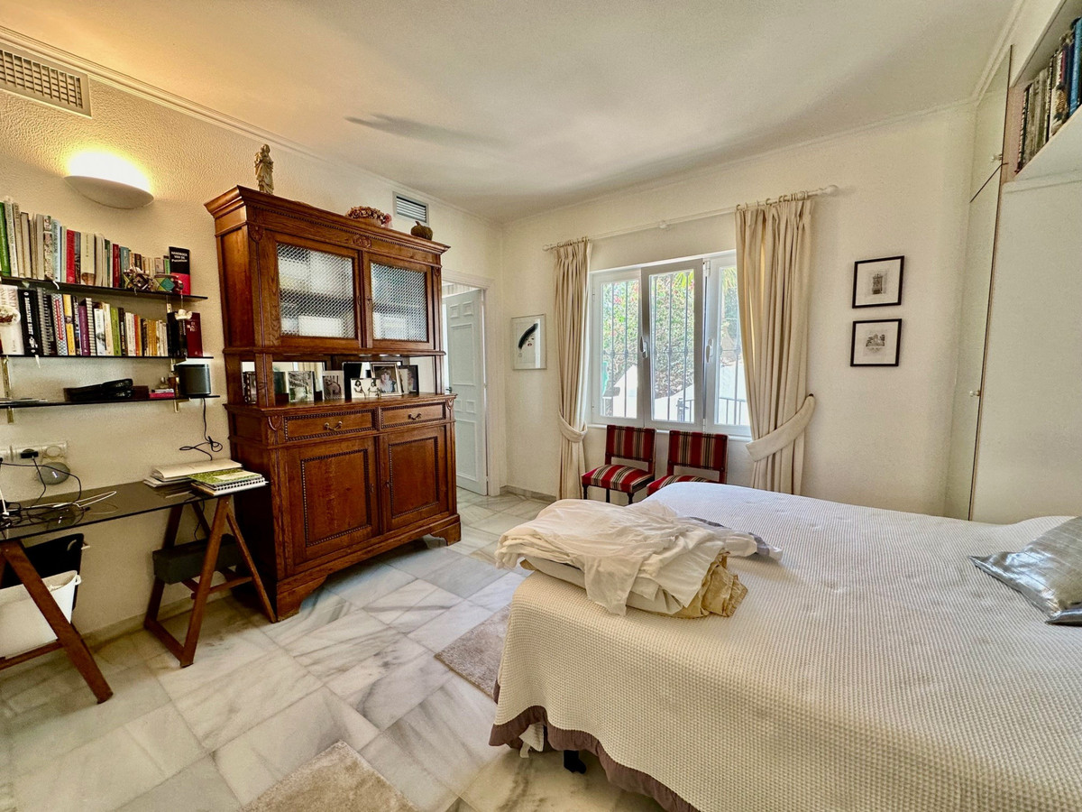 2 Bed Apartment for sale in Benahavís Costa Del Sol, Málaga, Spain