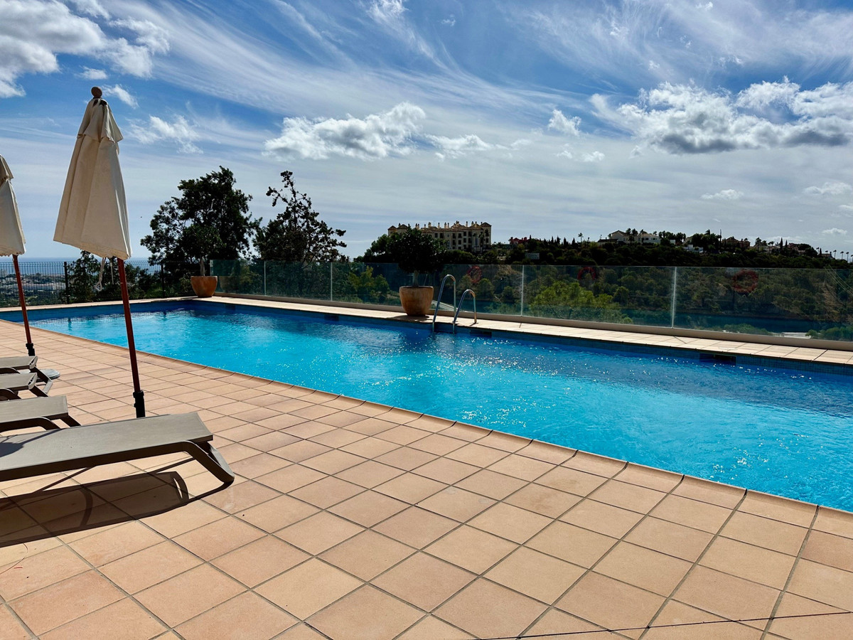 2 Bed Apartment for sale in Benahavís Costa Del Sol, Málaga, Spain