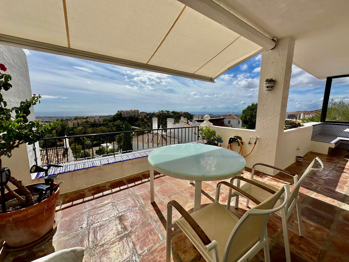 2 Bed Apartment for sale in Benahavís Costa Del Sol, Málaga, Spain