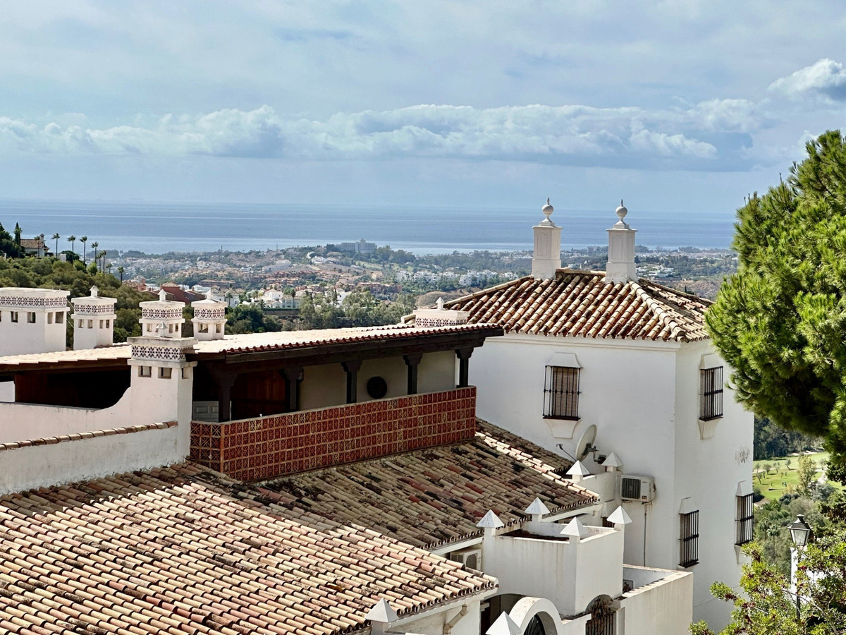 2 Bed Apartment for sale in Benahavís Costa Del Sol, Málaga, Spain