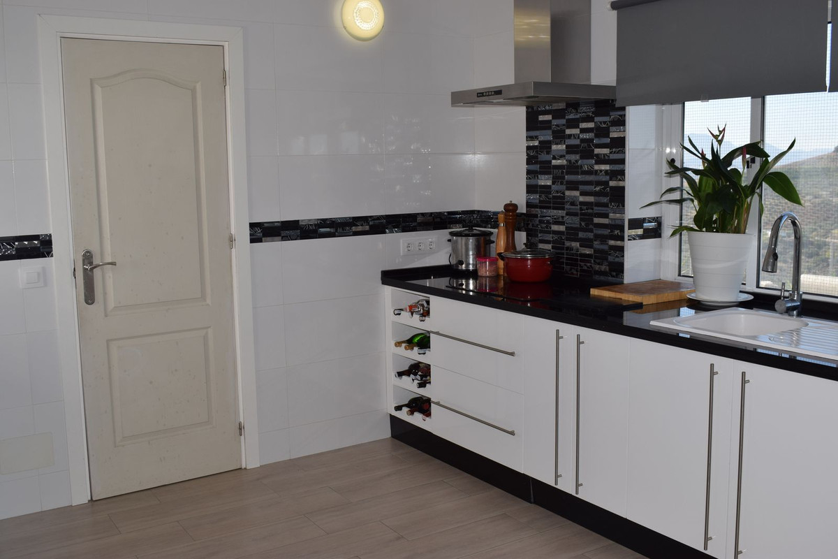10 Bed Townhouse for sale in Ronda Costa Del Sol, Málaga, Spain