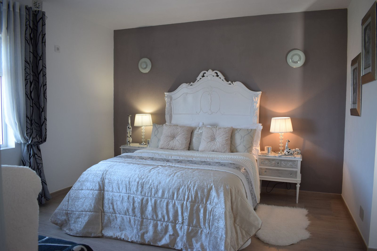 10 Bed Townhouse for sale in Ronda Costa Del Sol, Málaga, Spain