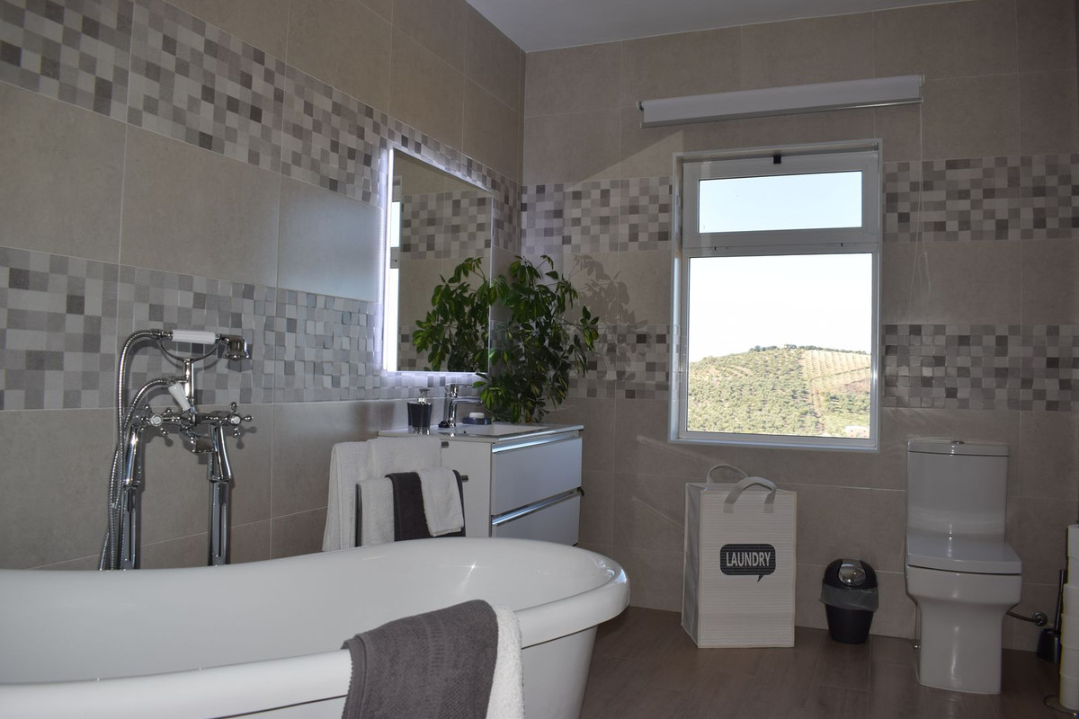 10 Bed Townhouse for sale in Ronda Costa Del Sol, Málaga, Spain
