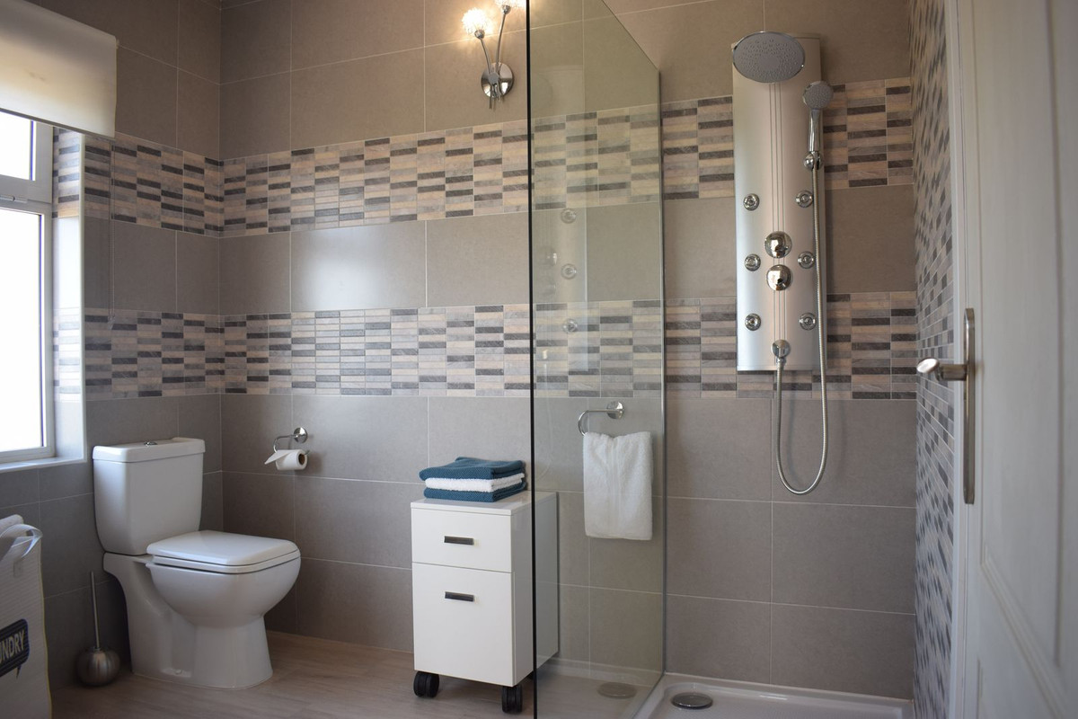 10 Bed Townhouse for sale in Ronda Costa Del Sol, Málaga, Spain