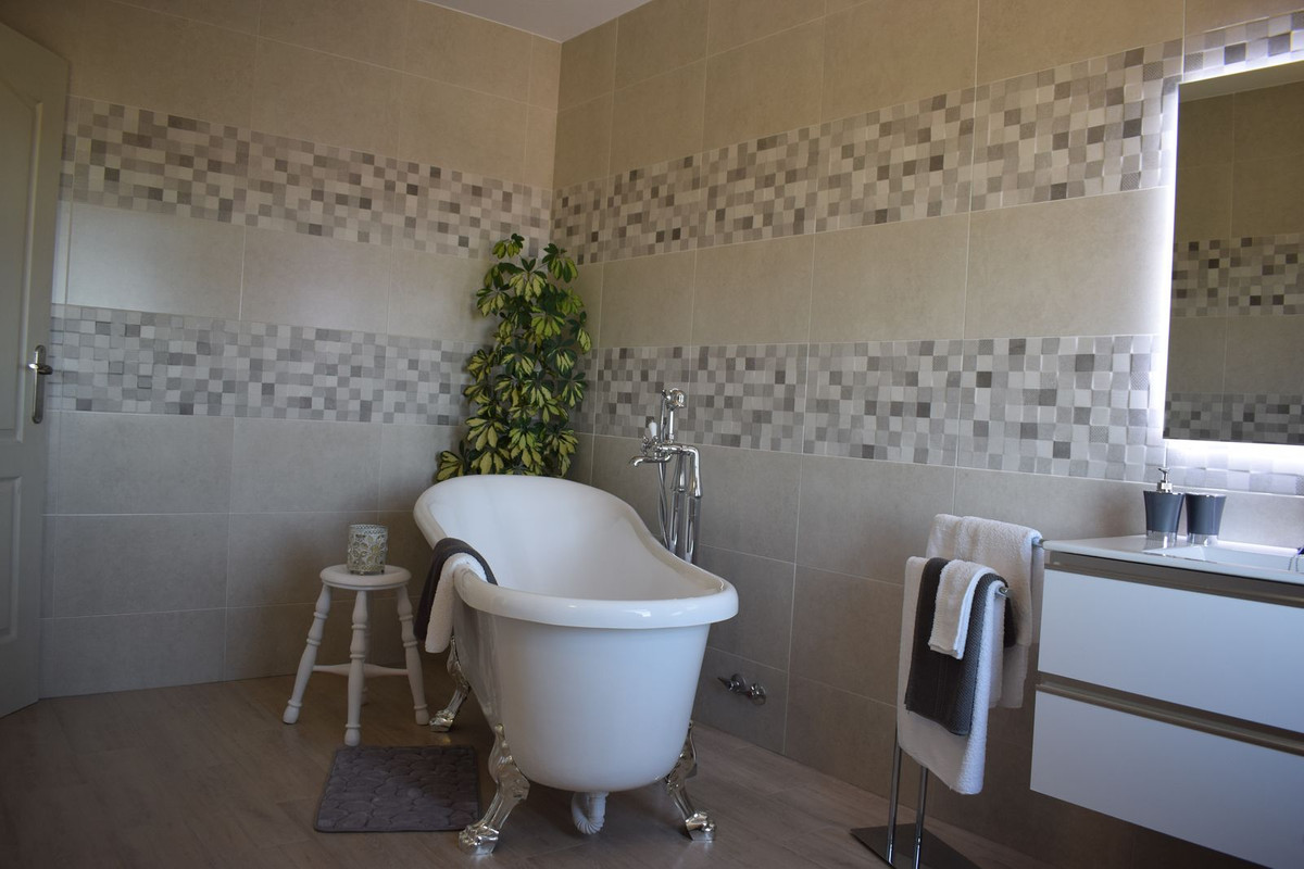 10 Bed Townhouse for sale in Ronda Costa Del Sol, Málaga, Spain