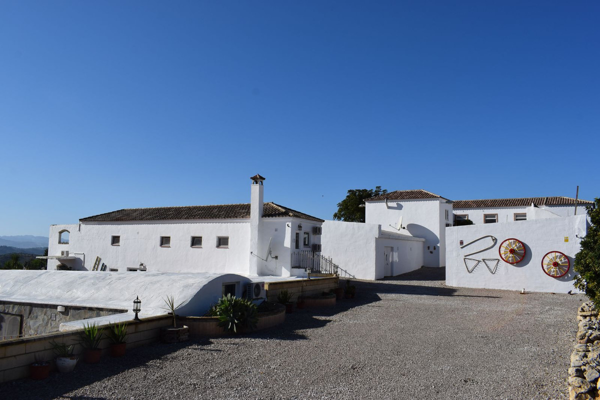 10 Bed Townhouse for sale in Ronda Costa Del Sol, Málaga, Spain