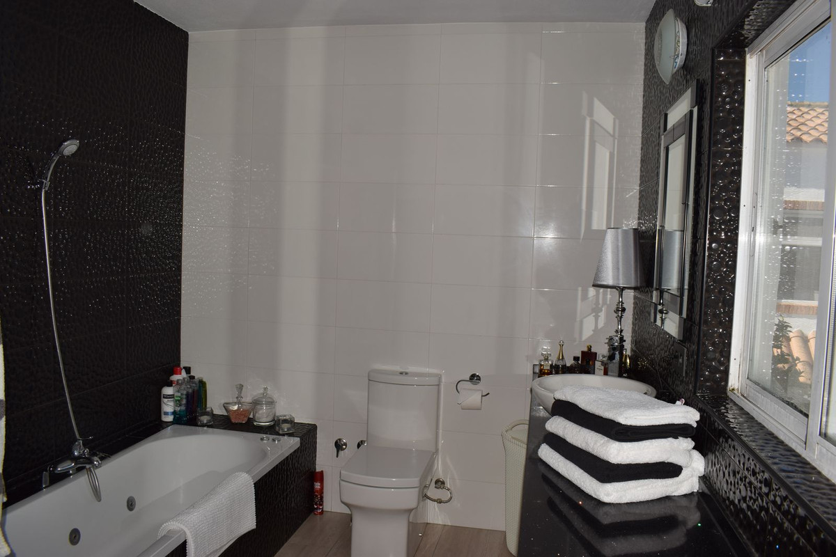10 Bed Townhouse for sale in Ronda Costa Del Sol, Málaga, Spain