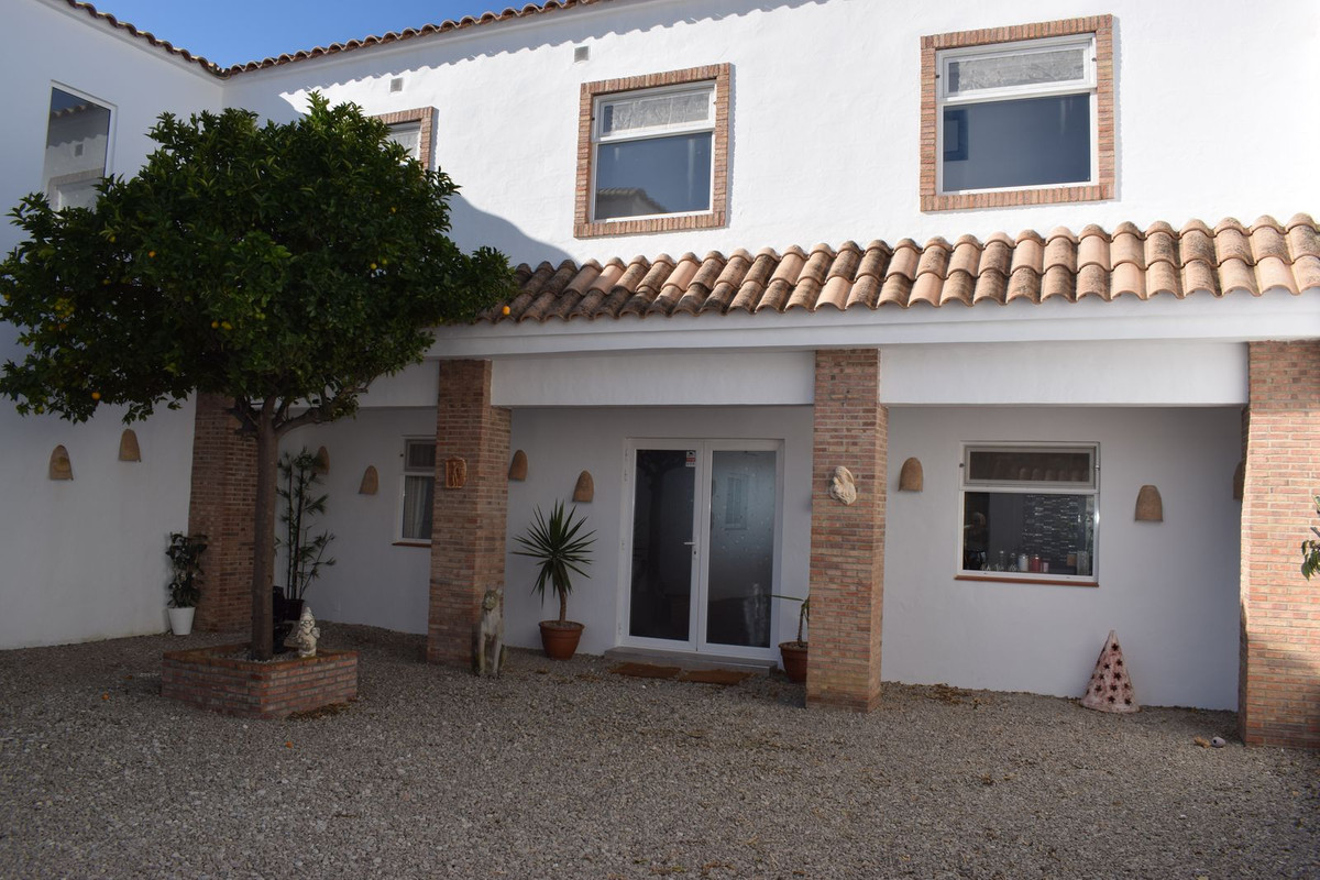 10 Bed Townhouse for sale in Ronda Costa Del Sol, Málaga, Spain