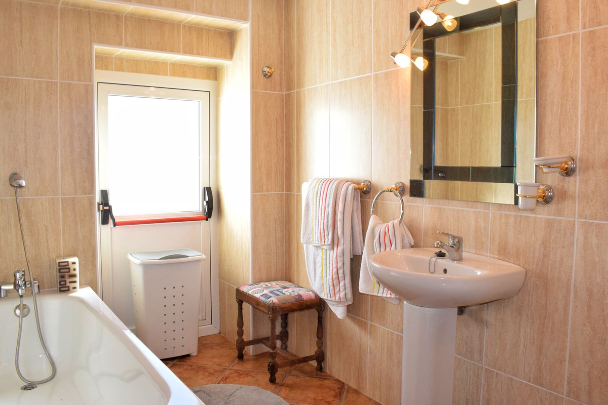 10 Bed Townhouse for sale in Ronda Costa Del Sol, Málaga, Spain