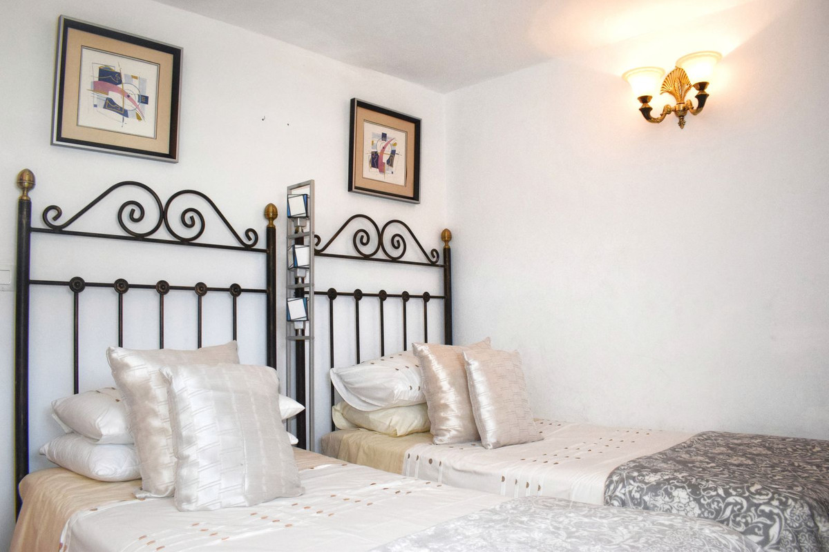 10 Bed Townhouse for sale in Ronda Costa Del Sol, Málaga, Spain
