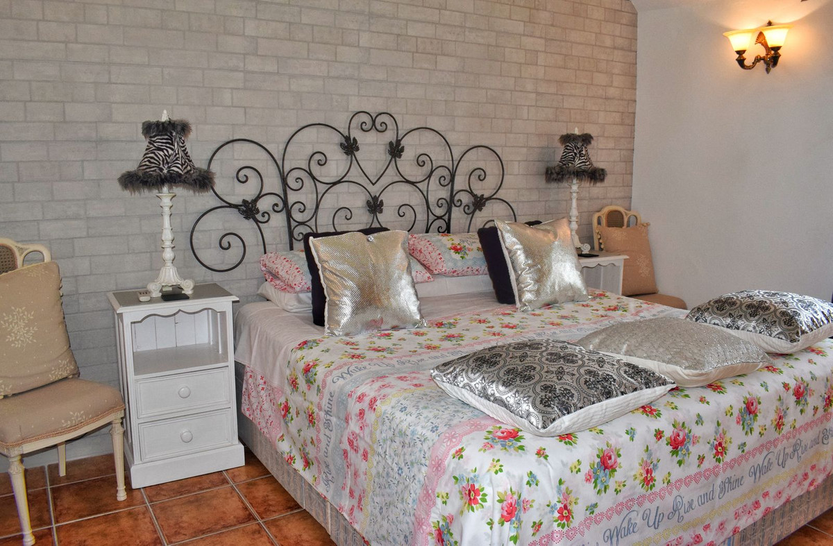 10 Bed Townhouse for sale in Ronda Costa Del Sol, Málaga, Spain