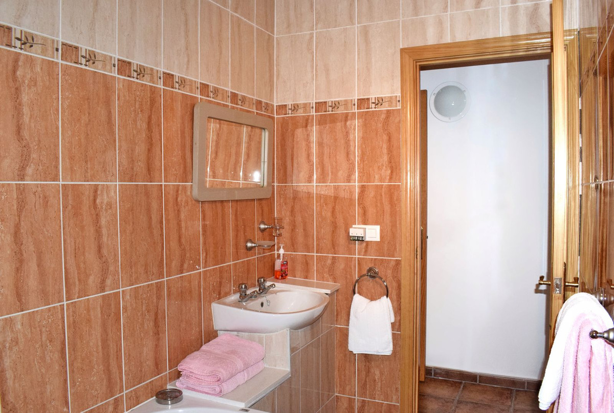 10 Bed Townhouse for sale in Ronda Costa Del Sol, Málaga, Spain