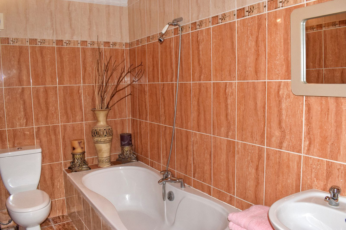 10 Bed Townhouse for sale in Ronda Costa Del Sol, Málaga, Spain