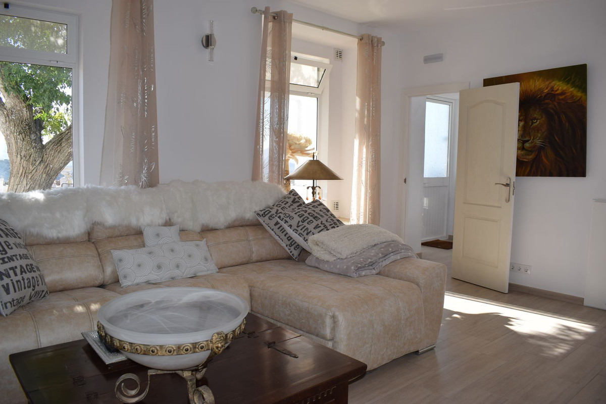 10 Bed Townhouse for sale in Ronda Costa Del Sol, Málaga, Spain