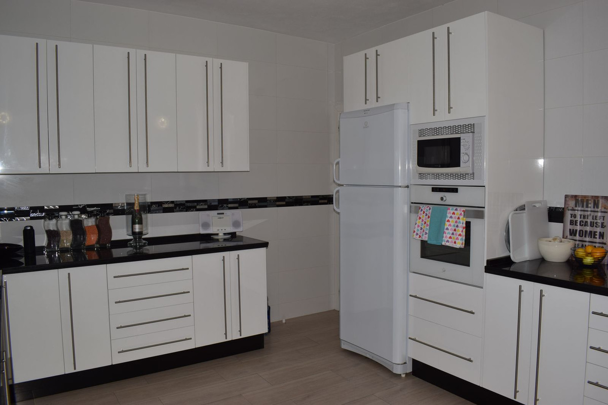 10 Bed Townhouse for sale in Ronda Costa Del Sol, Málaga, Spain