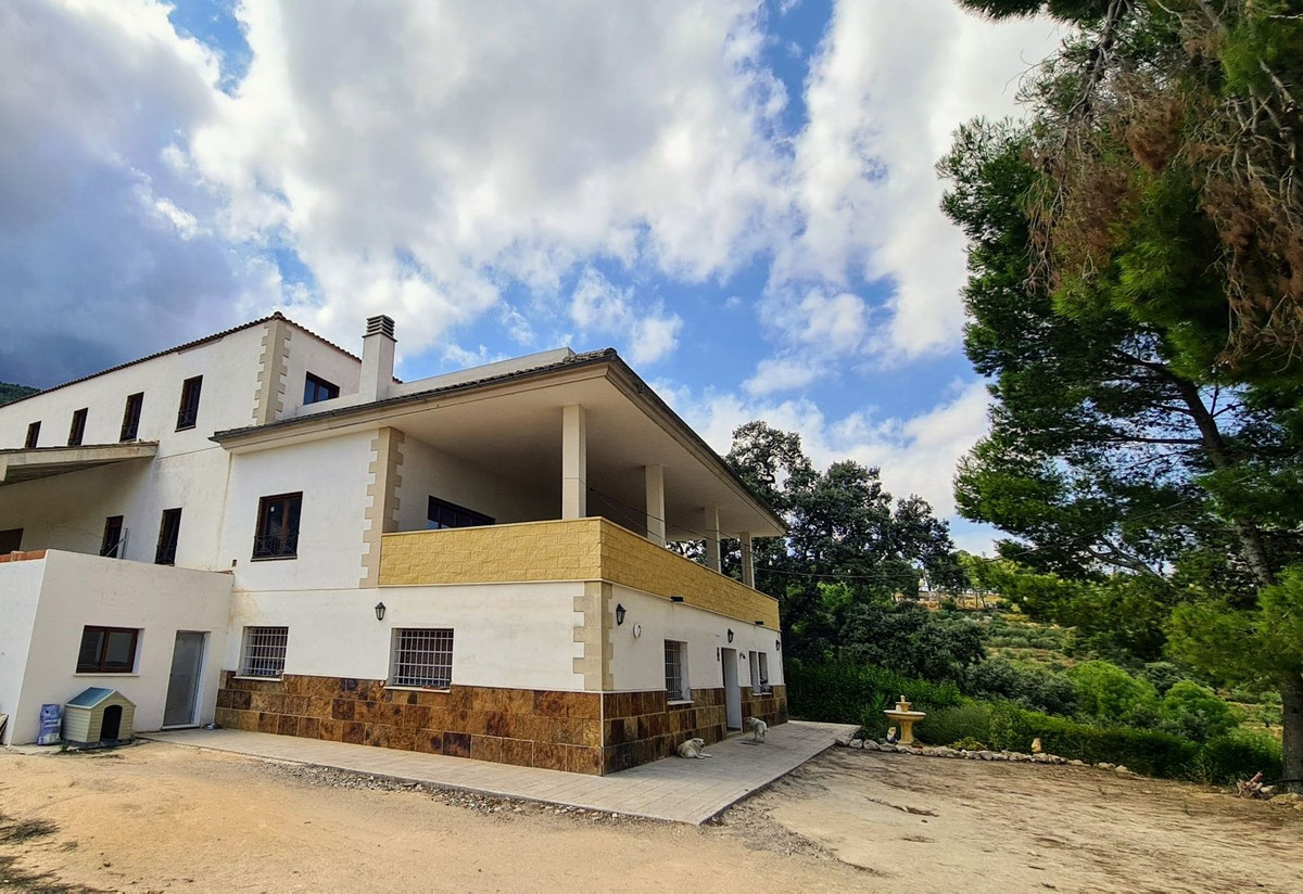 13 Bed Townhouse for sale in Muro De Alcoy Costa Blanca, Alicante, Spain