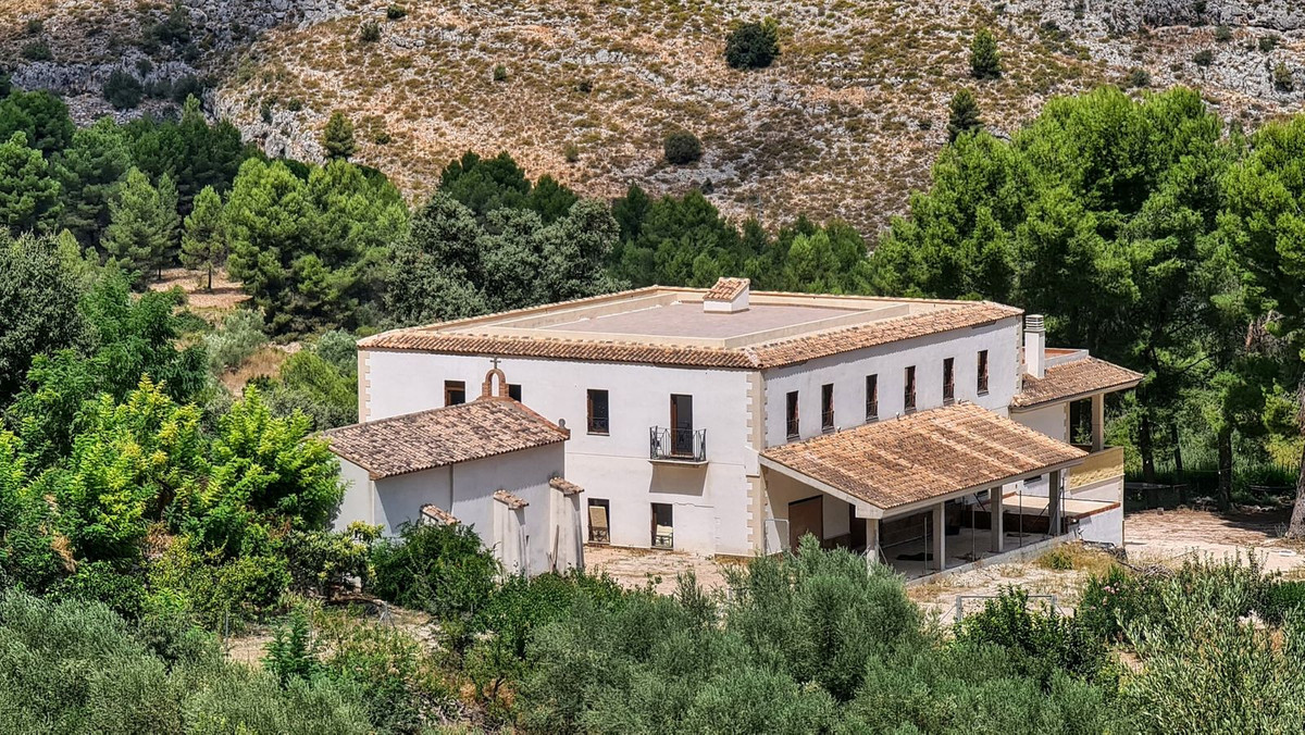 13 Bed Townhouse for sale in Muro De Alcoy Costa Blanca, Alicante, Spain