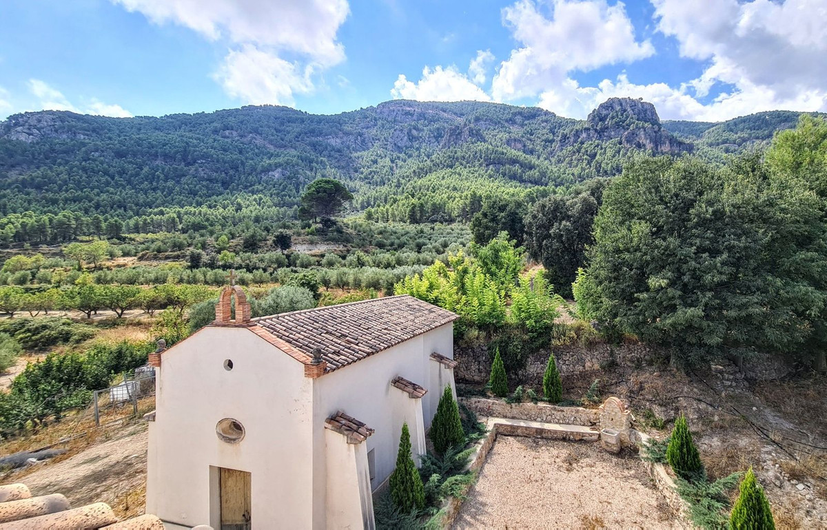13 Bed Townhouse for sale in Muro De Alcoy Costa Blanca, Alicante, Spain