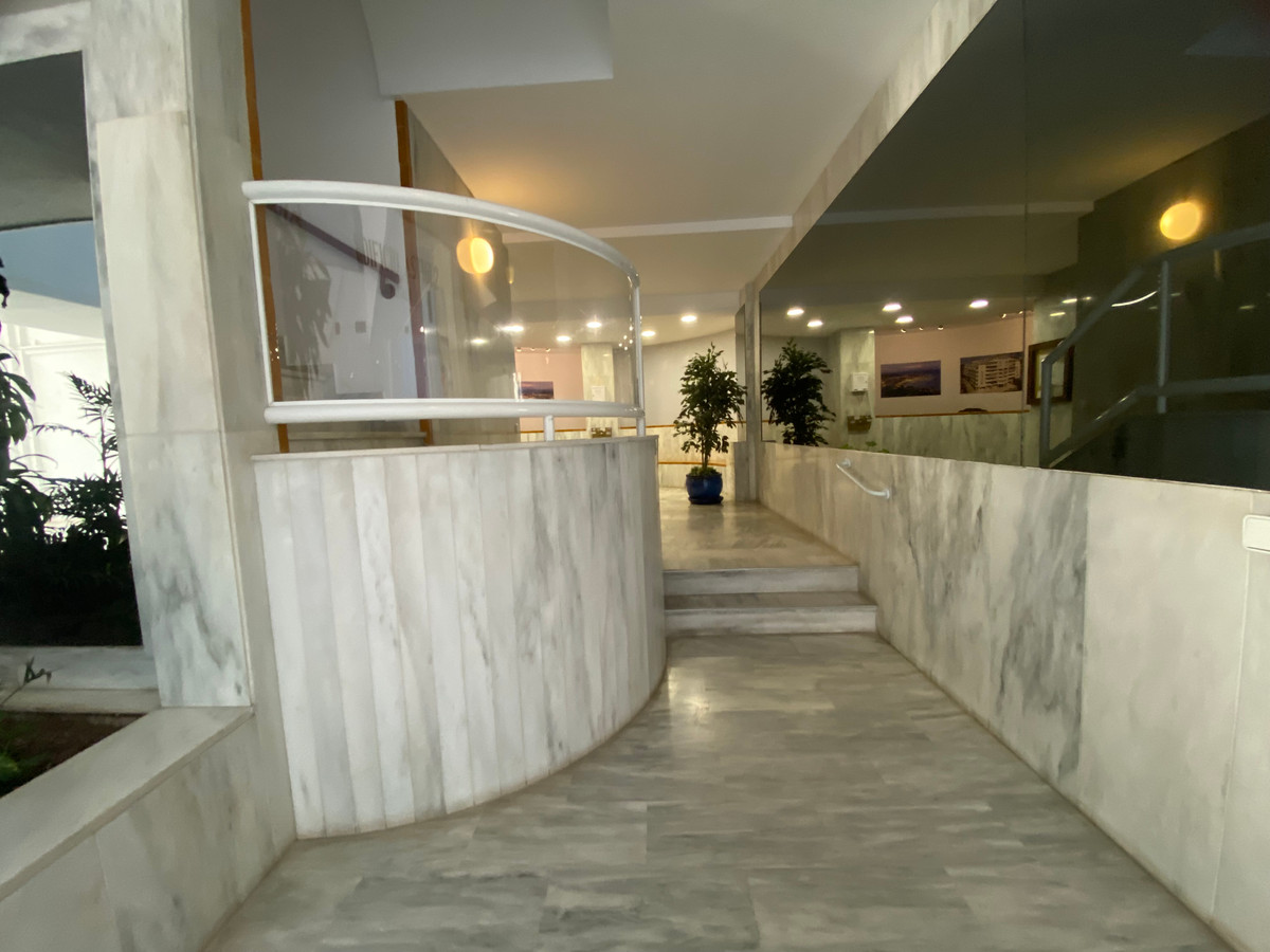 3 Bed Apartment for sale in Fuengirola Costa Del Sol, Málaga, Spain