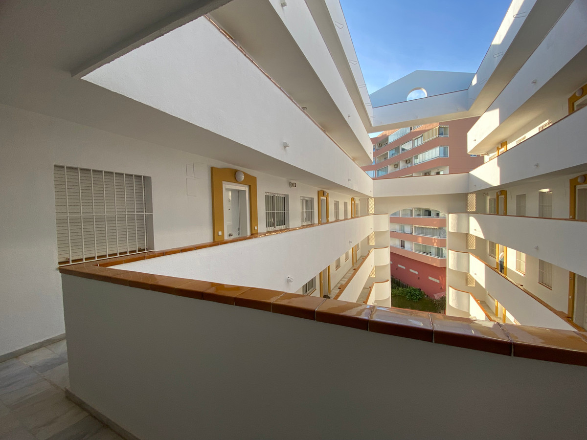 3 Bed Apartment for sale in Fuengirola Costa Del Sol, Málaga, Spain