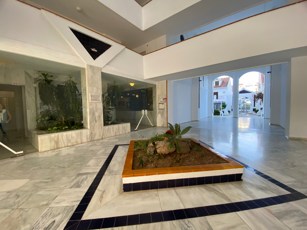 3 Bed Apartment for sale in Fuengirola Costa Del Sol, Málaga, Spain