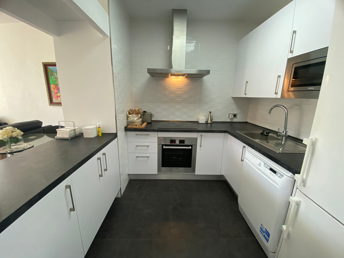 3 Bed Apartment for sale in Fuengirola Costa Del Sol, Málaga, Spain