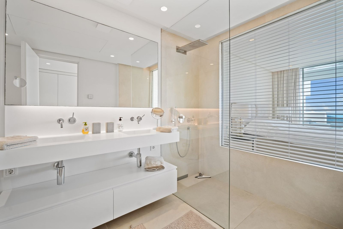 Se vende Apartamento Planta Media de 3 dormitorios en Costa Del Sol, Málaga, España