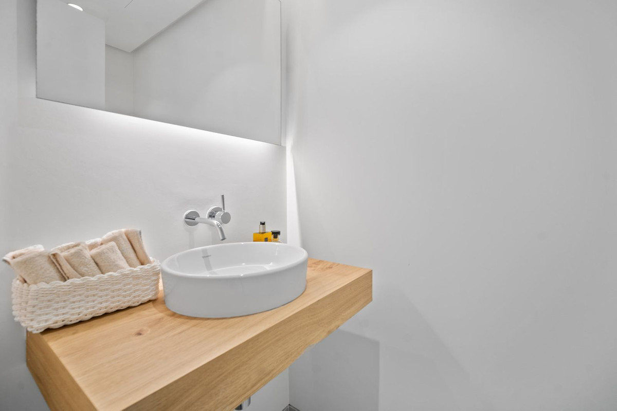 Se vende Apartamento Planta Media de 3 dormitorios en Costa Del Sol, Málaga, España