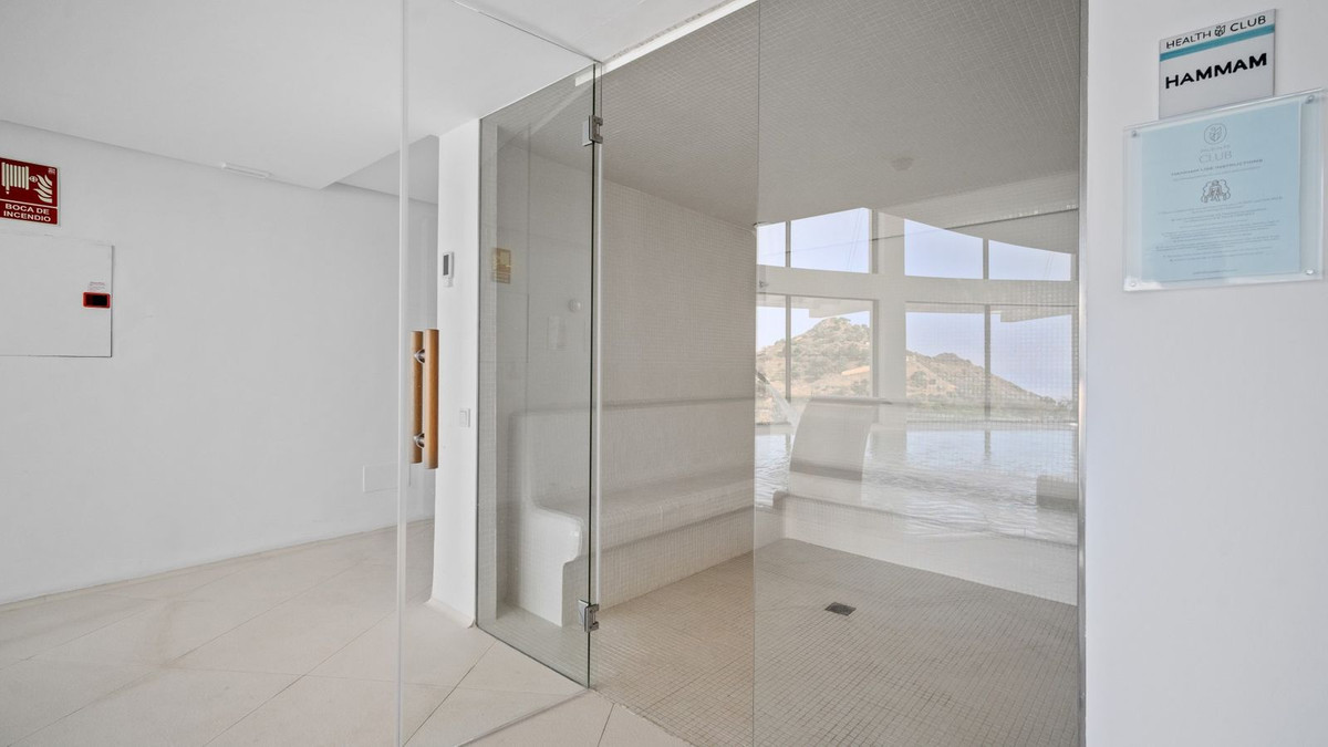 Se vende Apartamento Planta Media de 3 dormitorios en Costa Del Sol, Málaga, España