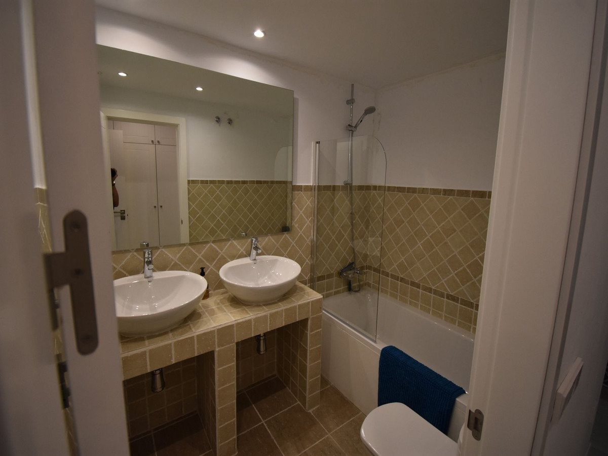 2 Bed Apartment for sale in Estepona Costa Del Sol, Málaga, Spain