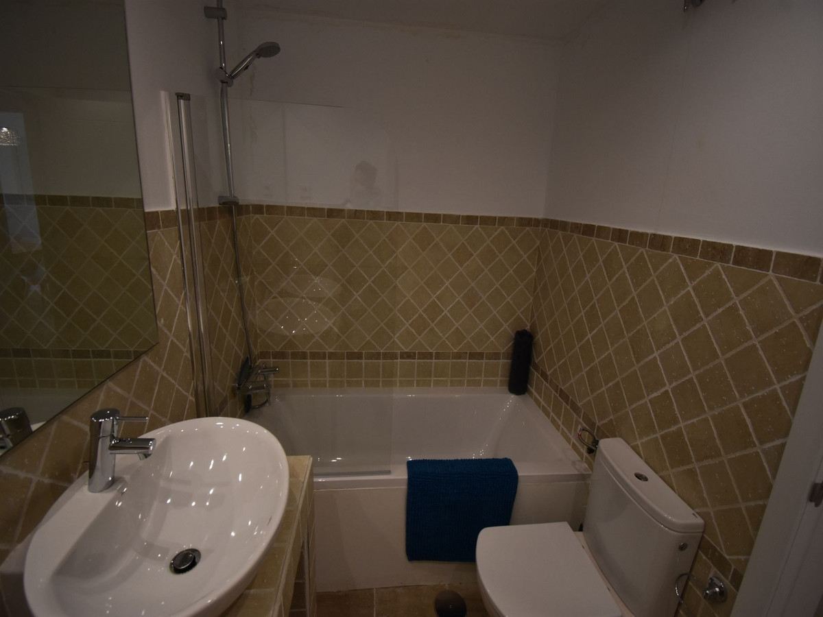 2 Bed Apartment for sale in Estepona Costa Del Sol, Málaga, Spain