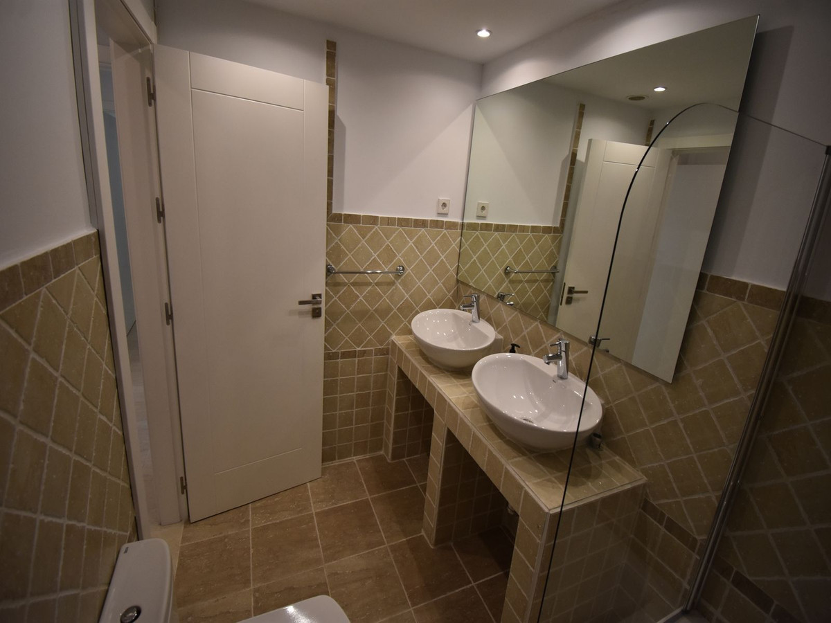 2 Bed Apartment for sale in Estepona Costa Del Sol, Málaga, Spain