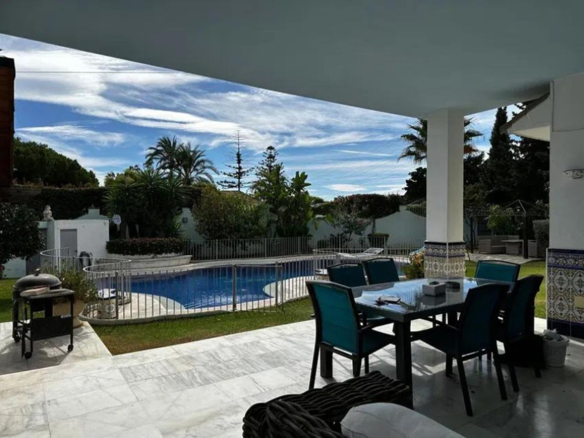 5 Bed Townhouse for sale in Marbella Costa Del Sol, Málaga, Spain
