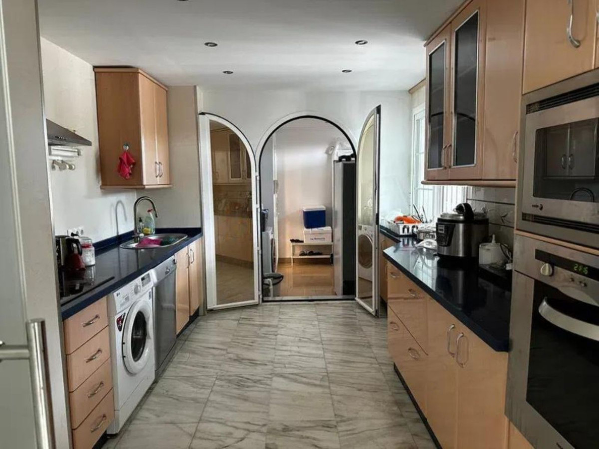 5 Bed Townhouse for sale in Marbella Costa Del Sol, Málaga, Spain