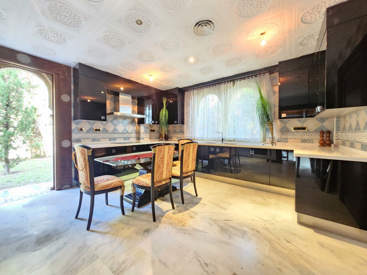 8 Bed Townhouse for sale in La Cala De Mijas Costa Del Sol, Málaga, Spain
