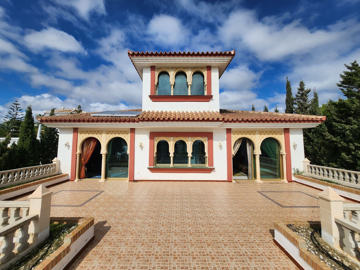8 Bed Townhouse for sale in La Cala De Mijas Costa Del Sol, Málaga, Spain