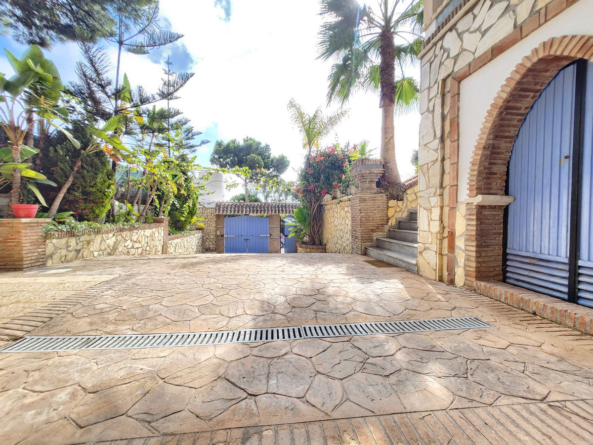 8 Bed Townhouse for sale in La Cala De Mijas Costa Del Sol, Málaga, Spain