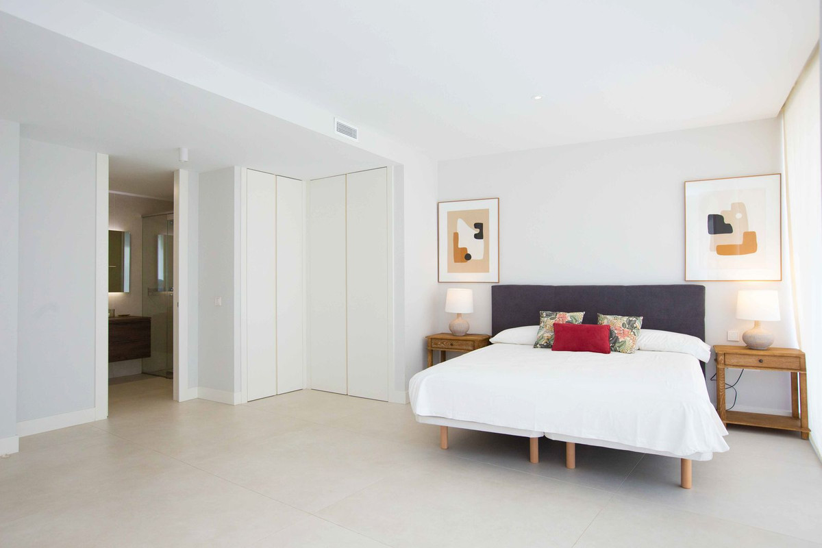 3 Bed Apartment for sale in Estepona Costa Del Sol, Málaga, Spain