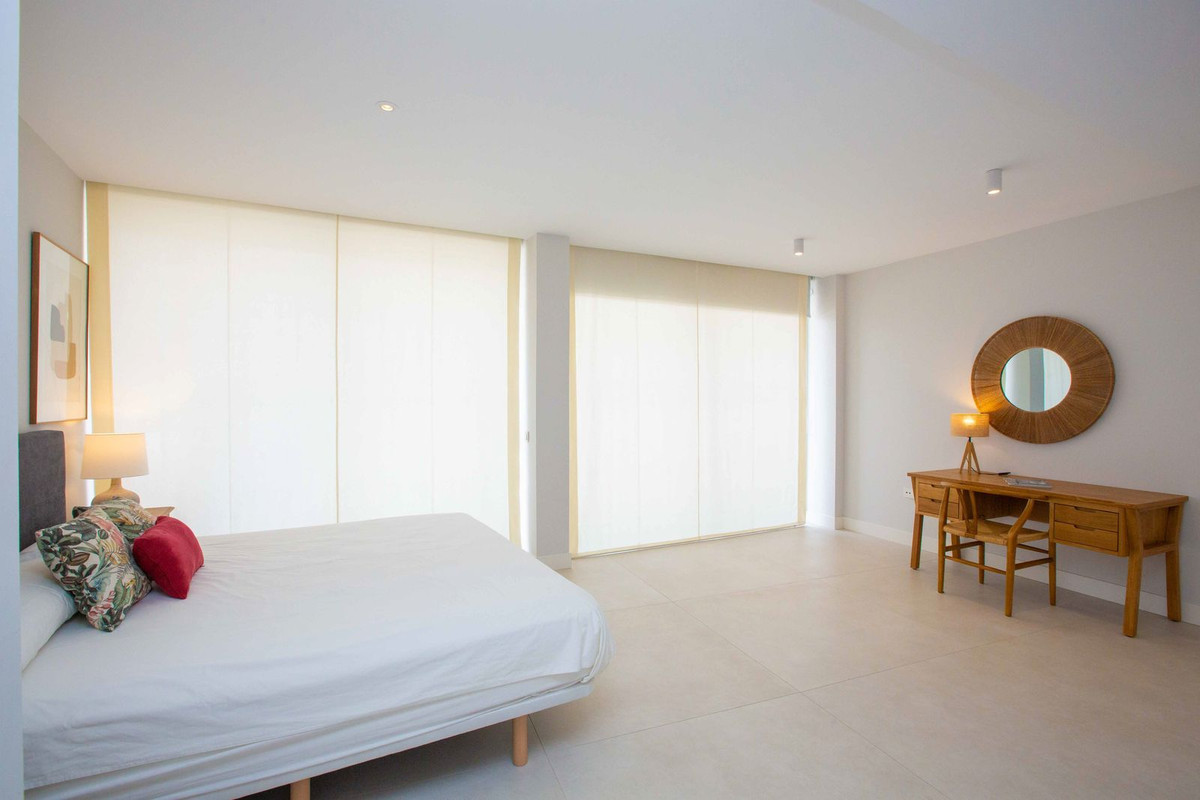 3 Bed Apartment for sale in Estepona Costa Del Sol, Málaga, Spain