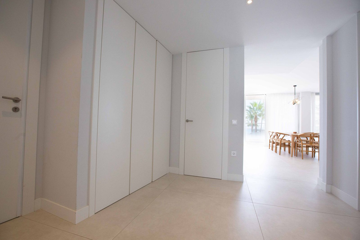3 Bed Apartment for sale in Estepona Costa Del Sol, Málaga, Spain