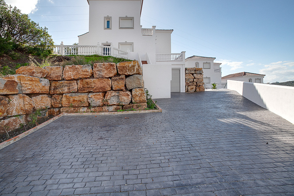 4 Bed Townhouse for sale in Estepona Costa Del Sol, Málaga, Spain