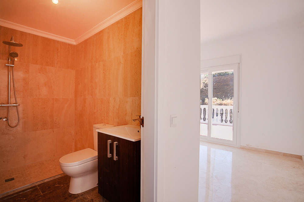 4 Bed Townhouse for sale in Estepona Costa Del Sol, Málaga, Spain