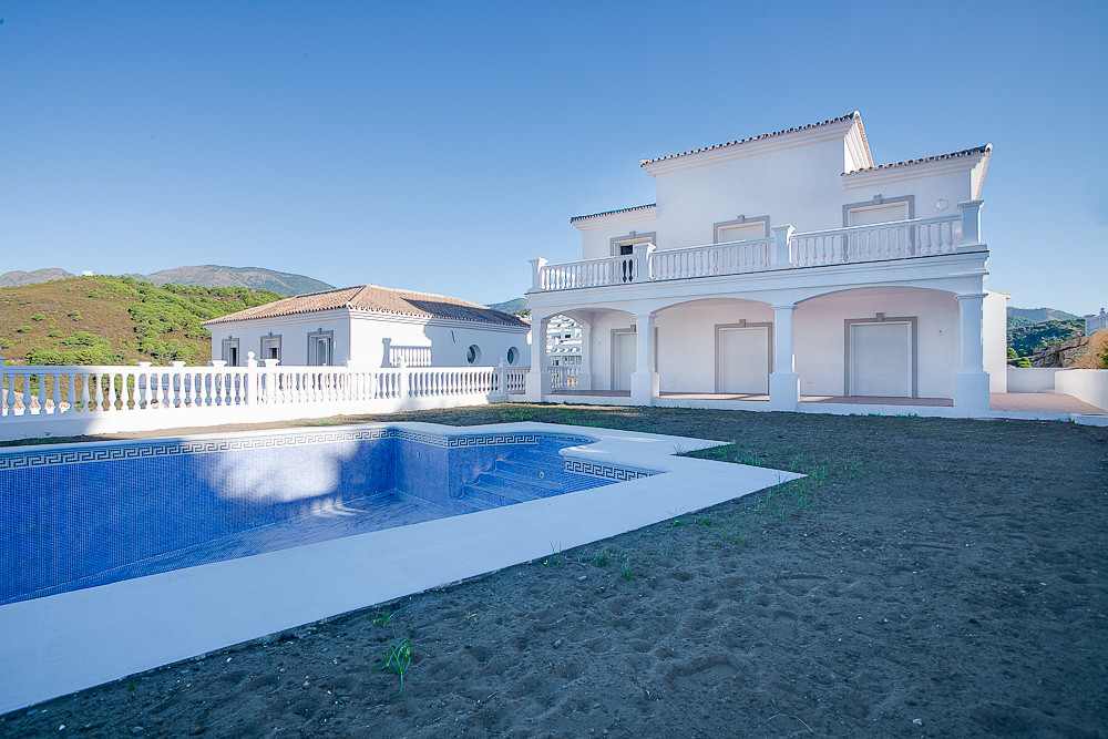 4 Bed Townhouse for sale in Estepona Costa Del Sol, Málaga, Spain