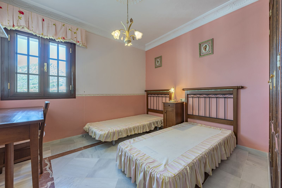 4 Bed Townhouse for sale in Gaucín Costa Del Sol, Málaga, Spain