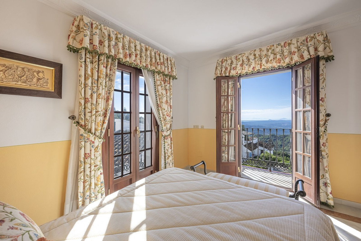 4 Bed Townhouse for sale in Gaucín Costa Del Sol, Málaga, Spain