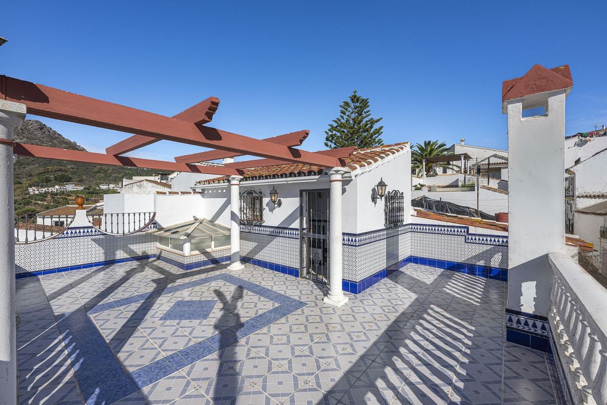 4 Bed Townhouse for sale in Gaucín Costa Del Sol, Málaga, Spain
