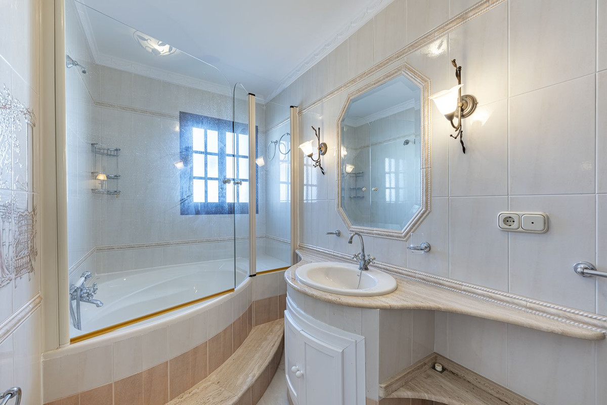 4 Bed Townhouse for sale in Gaucín Costa Del Sol, Málaga, Spain