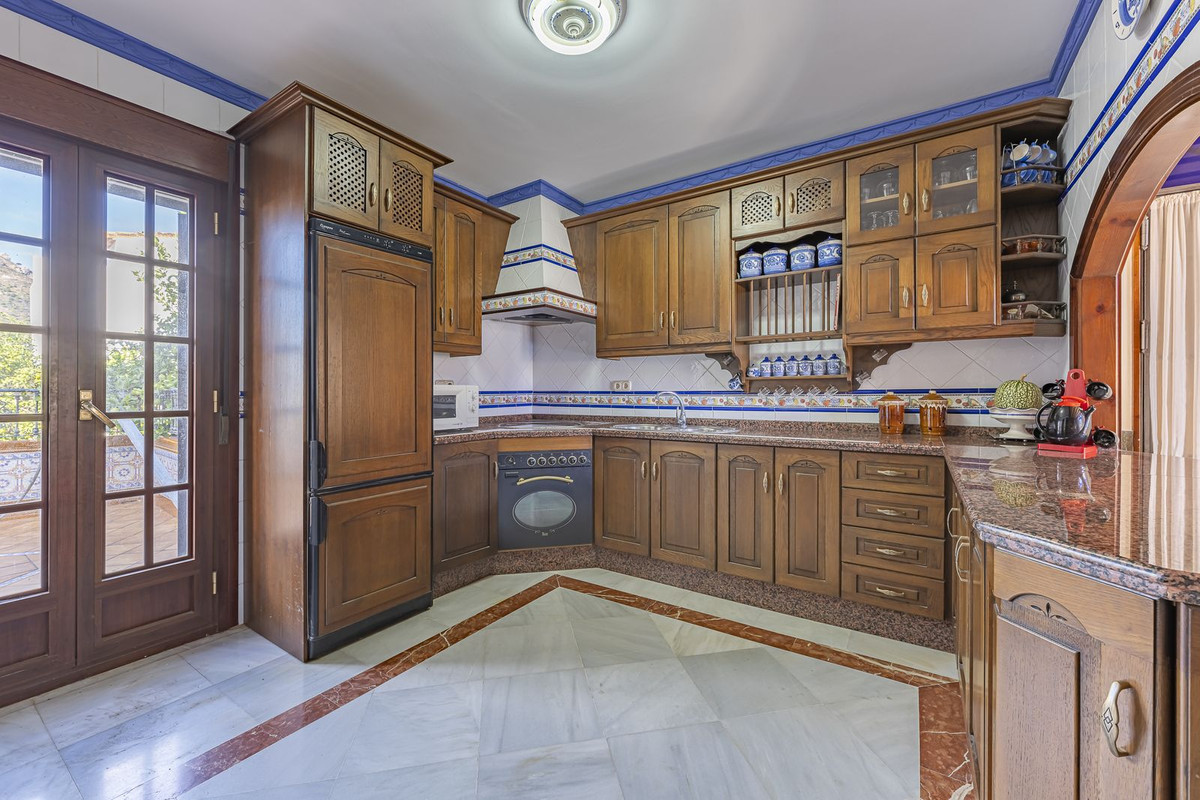 4 Bed Townhouse for sale in Gaucín Costa Del Sol, Málaga, Spain