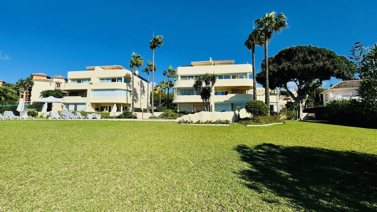 2 Bed Apartment for sale in Elviria Costa Del Sol, Málaga, Spain